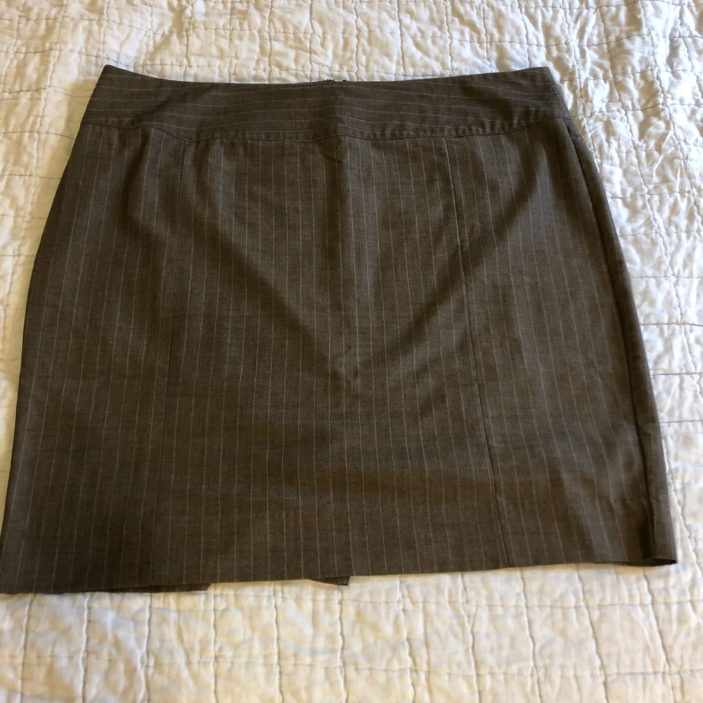 Grey pencil skirt